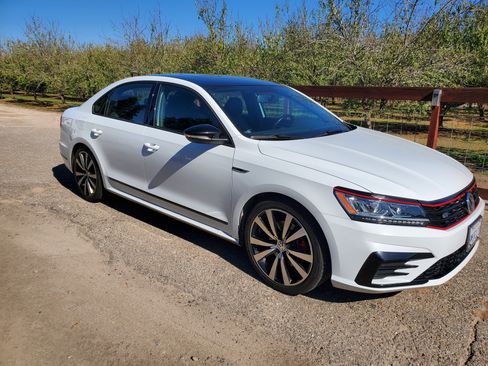 Used 2018 Volkswagen Passat 3.6 image 1