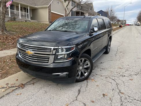 Used 2016 Chevrolet Suburban LTZ image 2