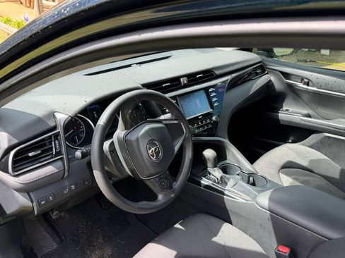 Used 2020 Toyota Camry LE image 6