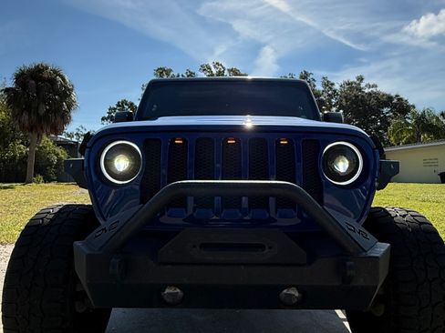 Used 2018 Jeep Wrangler Unlimited Sport S image 2