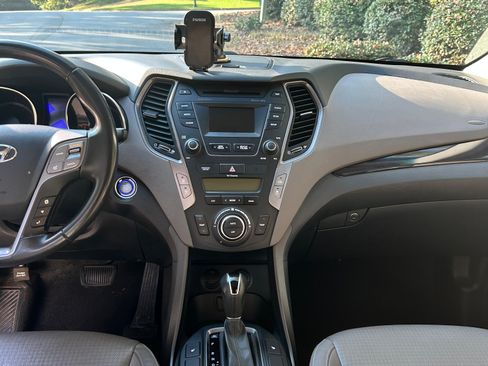 Used 2014 Hyundai Santa Fe GLS image 12