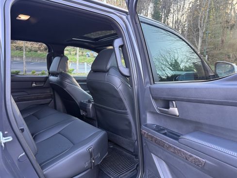 Used 2025 Toyota Tacoma Limited image 8