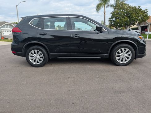 Used 2017 Nissan Rogue S image 1