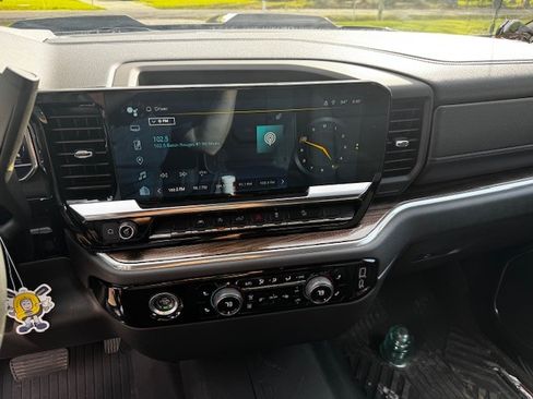 Used 2023 Chevrolet Silverado 1500 LT Trail Boss w/ Protection Package image 8