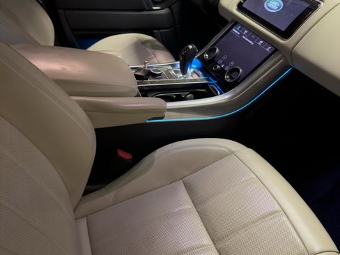 Used 2020 Land Rover Range Rover Sport HSE image 10