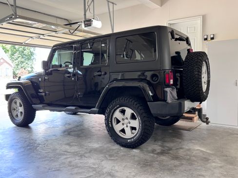 Used 2011 Jeep Wrangler Unlimited Sahara w/ Dual Top Group AWD/4WD image 8