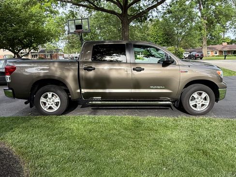 Used 2012 Toyota Tundra 4x4 CrewMax w/ SR5 Pkg image 4