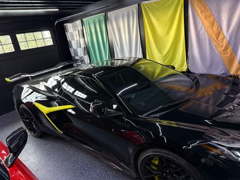 Used 2023 Chevrolet Corvette Z06 w/ Z07 Performance Package image 1