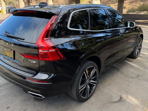 Used 2019 Volvo XC60 T8 R-Design w/ Advanced Package AWD/4WD image 8