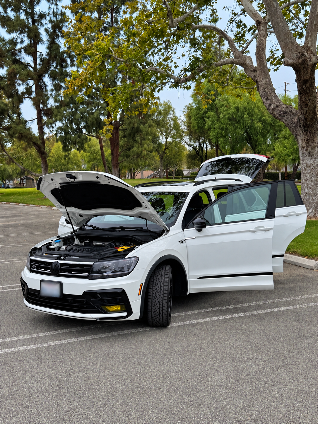 Used 2020 Volkswagen Tiguan SE R-Line FWD image 6