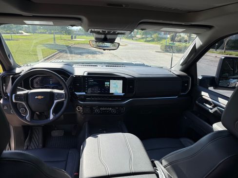 Used 2025 Chevrolet Silverado 2500 LTZ w/ LTZ Plus Package AWD/4WD image 4
