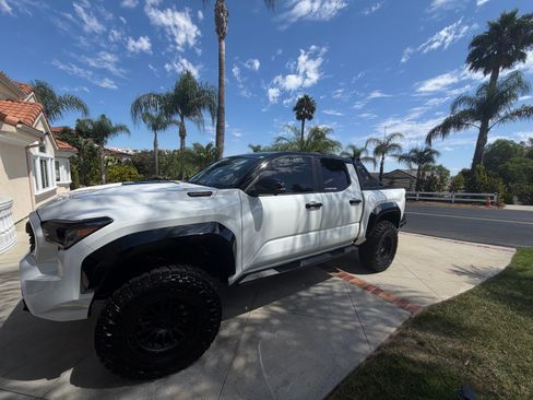 Used 2025 Toyota Tacoma TRD Pro AWD/4WD image 5