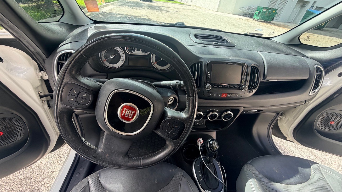 Used 2014 FIAT 500L Lounge FWD image 8