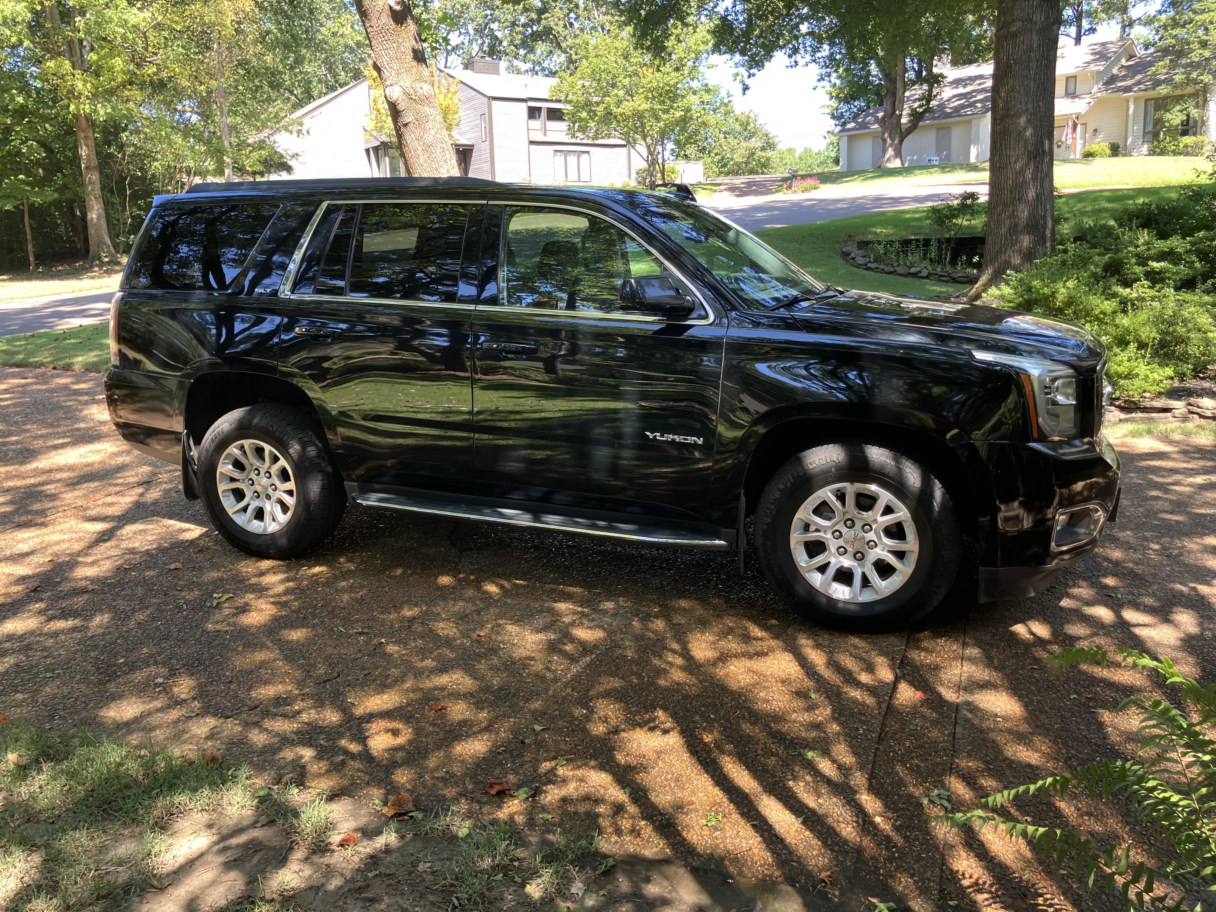 Used 2017 GMC Yukon SLT RWD image 1
