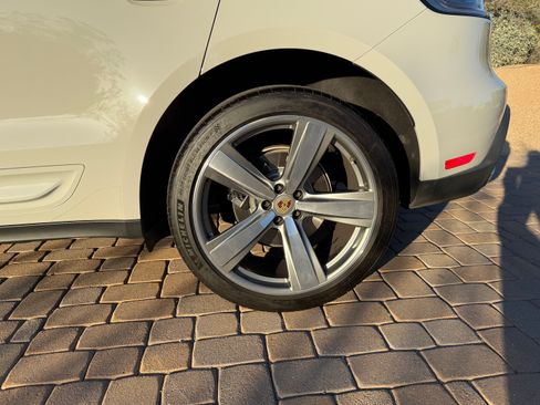 Used 2024 Porsche Macan image 6