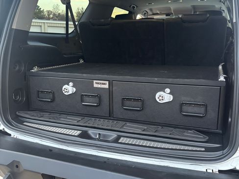 Used 2018 Chevrolet Suburban LT w/ Luxury Package image 6