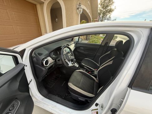 Used 2021 Nissan Versa SV image 5