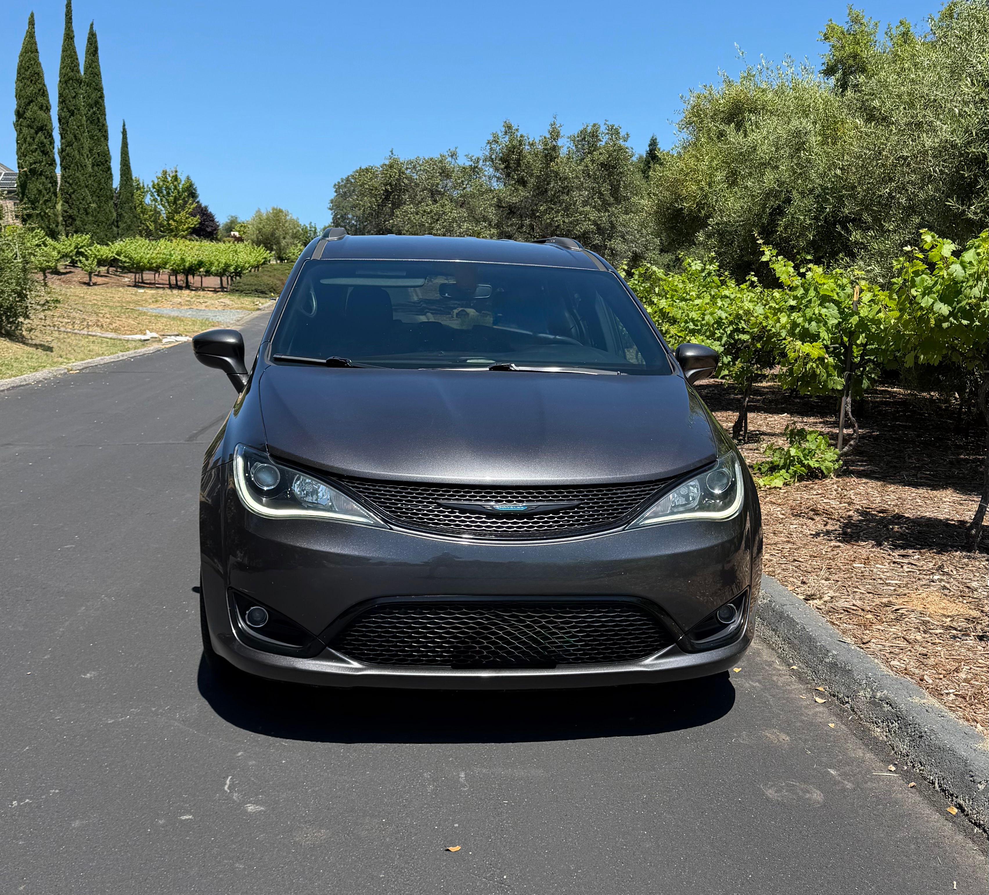 Used 2020 Chrysler Pacifica Touring-L w/ S Appearance Package FWD image 4