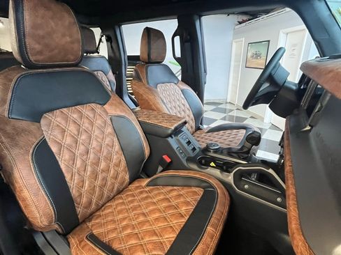 Used 2023 Ford Bronco Outer Banks image 2