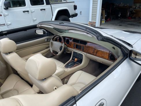 Used 2001 Jaguar XKR Convertible image 14