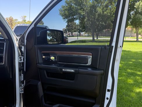 Used 2018 RAM 1500 Laramie image 13