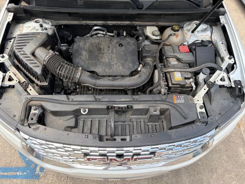 Used 2022 GMC Acadia Denali w/ Denali Ultimate Package FWD image 23