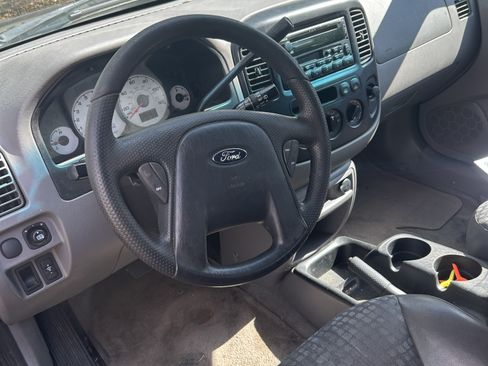 Used 2002 Ford Escape XLS FWD image 9