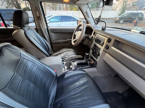 Used 2008 Jeep Commander Sport image 8