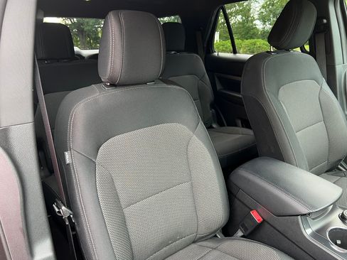 Used 2018 Ford Explorer XLT w/ Equipment Group 201A AWD/4WD image 23