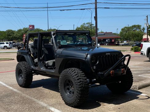 Used 2010 Jeep Wrangler Unlimited Sport image 16