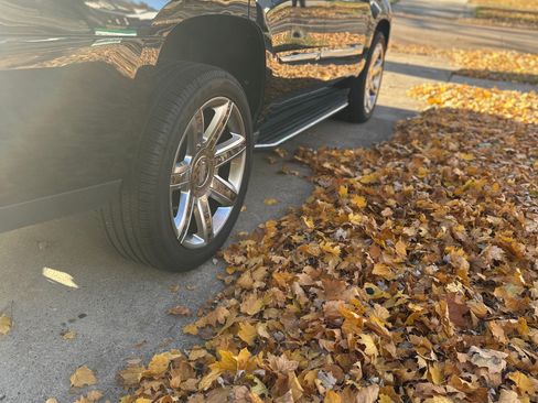 Used 2017 Cadillac Escalade Luxury image 11