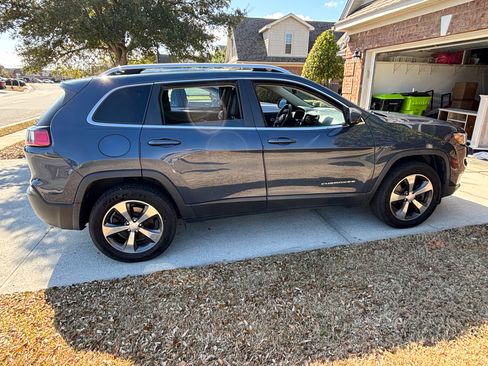 Used 2020 Jeep Cherokee Limited image 6