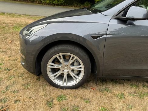 Used 2023 Tesla Model Y Long Range image 6