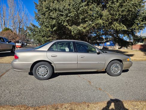 Used 2002 Buick Century Custom w/ Special Edition Pkg image 2