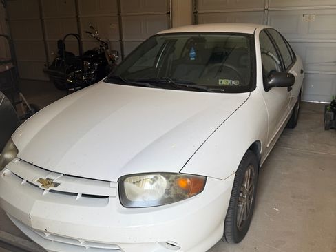Used 2005 Chevrolet Cavalier Sedan w/ Sport Appearance Package FWD image 2