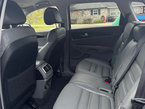 Used 2016 Kia Sorento EX image 12