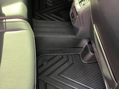 Used 2019 Volkswagen Tiguan SE image 15