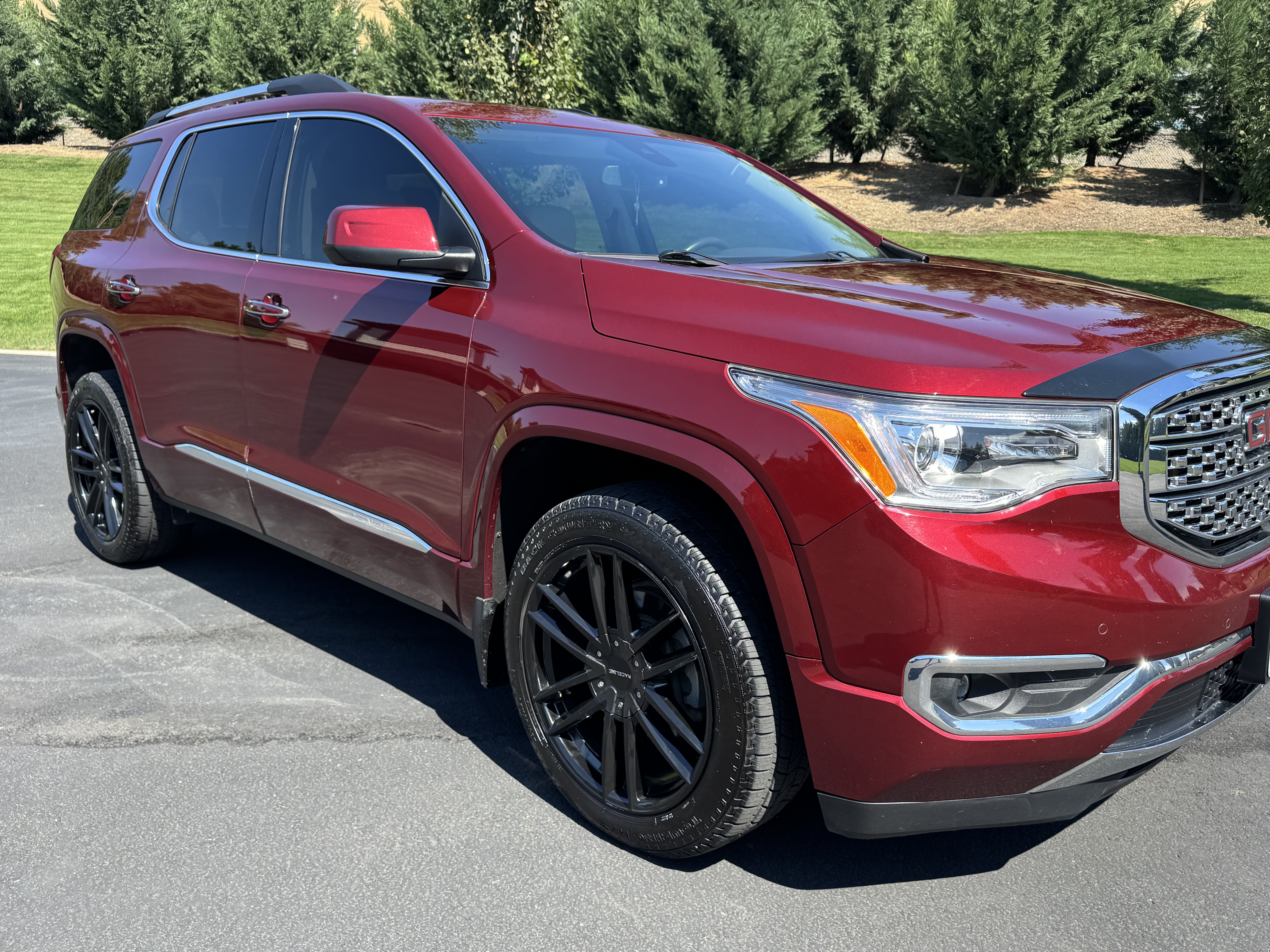 Used 2018 GMC Acadia Denali w/ Technology Package AWD/4WD image 1