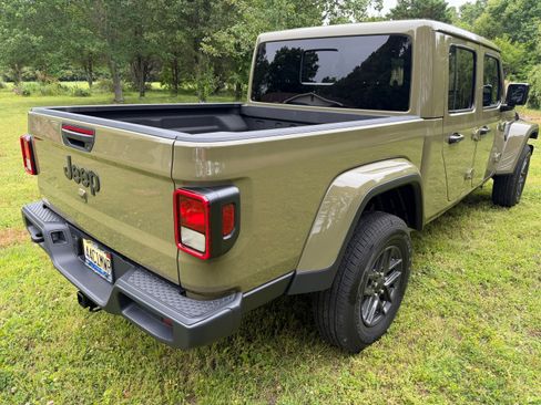 Used 2025 Jeep Gladiator Sport AWD/4WD image 6