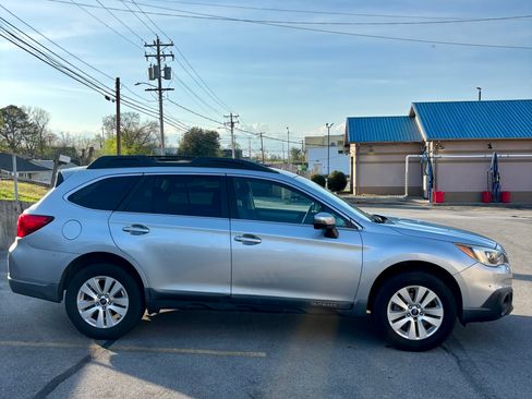 Used 2017 Subaru Outback 2.5i Premium image 5