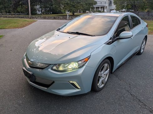 Used 2018 Chevrolet Volt LT w/ Comfort Package image 10