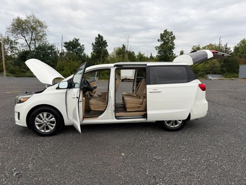 Used 2015 Kia Sedona LX w/ LX Convenience Package FWD image 8