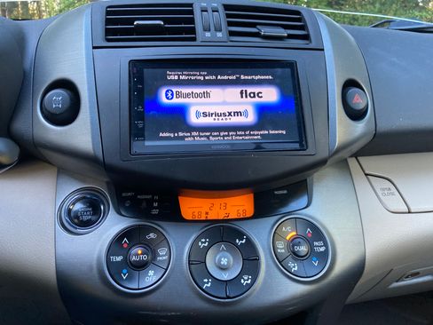 Used 2011 Toyota RAV4 Limited image 1