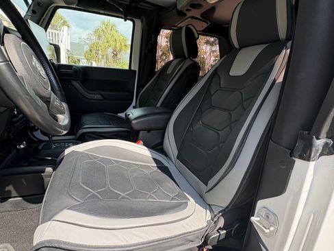 Used 2018 Jeep Wrangler Sport image 12