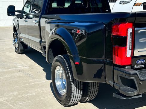Used 2024 Ford F350 Limited image 4
