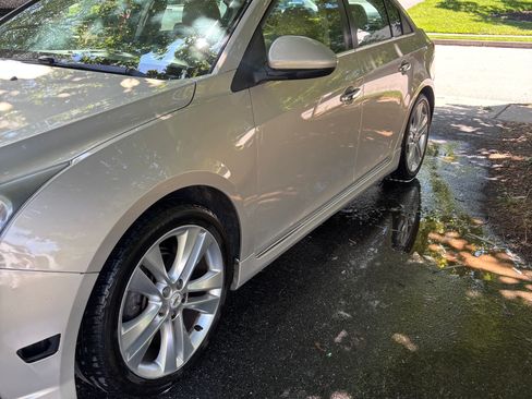 Used 2011 Chevrolet Cruze LTZ w/ RS Package FWD image 4