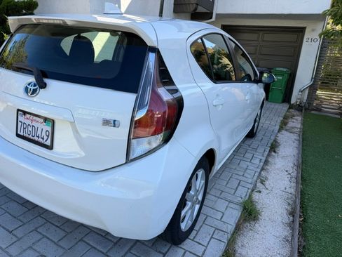 Used 2015 Toyota Prius C Three FWD image 9