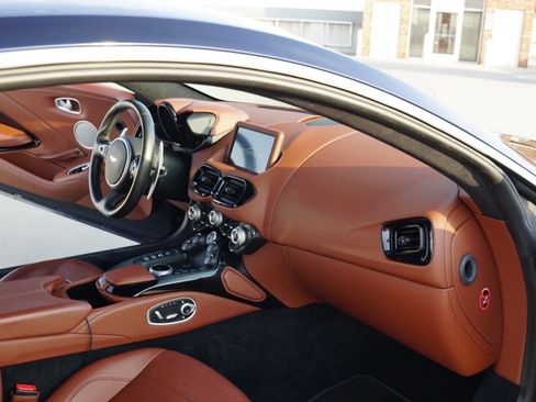 Used 2020 Aston Martin V8 Vantage Coupe image 14