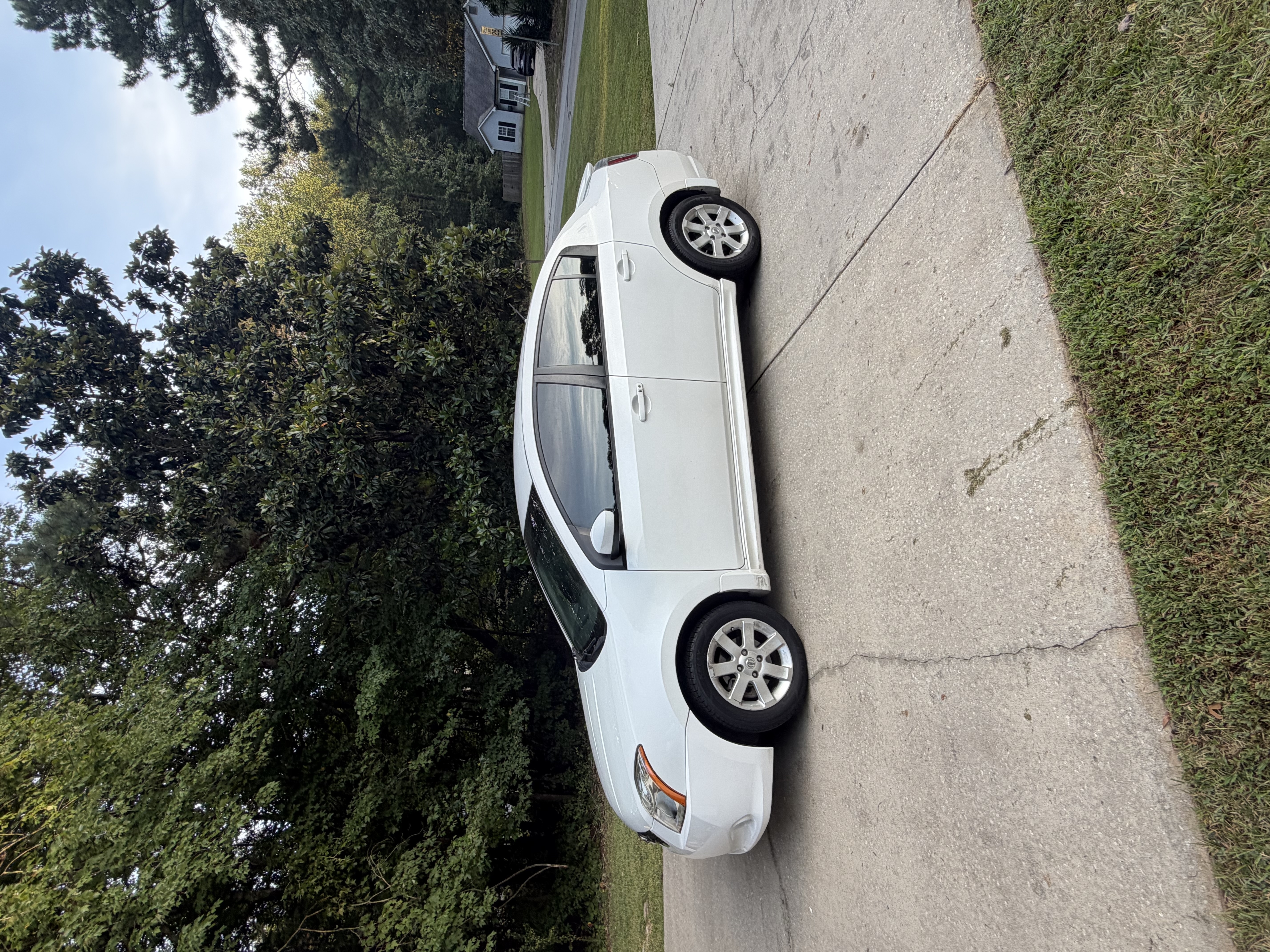 Used 2010 Nissan Sentra 2.0 SR w/ Convenience Pkg FWD image 5