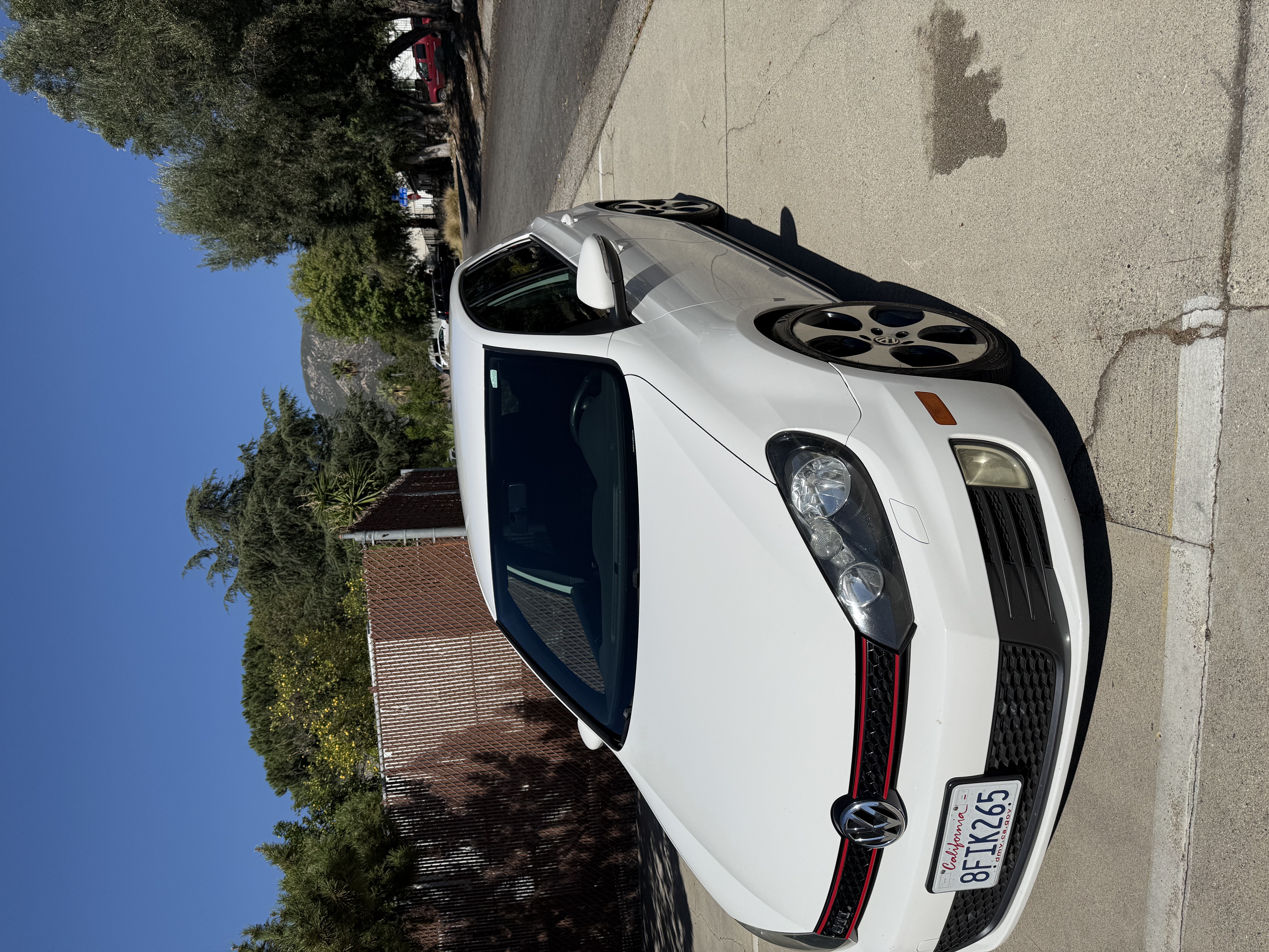 Used 2013 Volkswagen Golf 4-Door FWD image 2